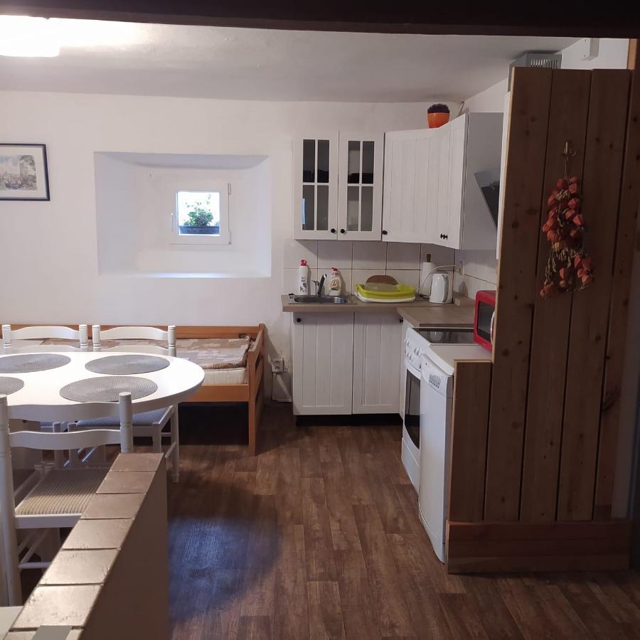 Apartman Dvorecna Loucovice Bagian luar foto