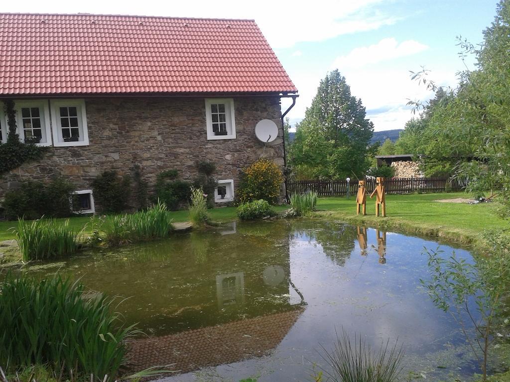 Apartman Dvorecna Loucovice Bagian luar foto