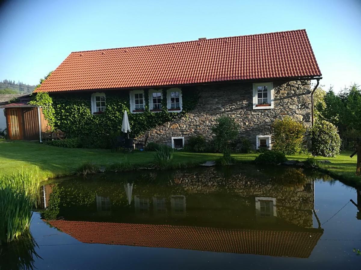 Apartman Dvorecna Loucovice Bagian luar foto