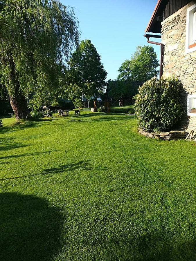 Apartman Dvorecna Loucovice Bagian luar foto