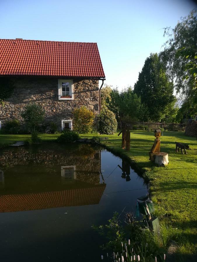 Apartman Dvorecna Loucovice Bagian luar foto